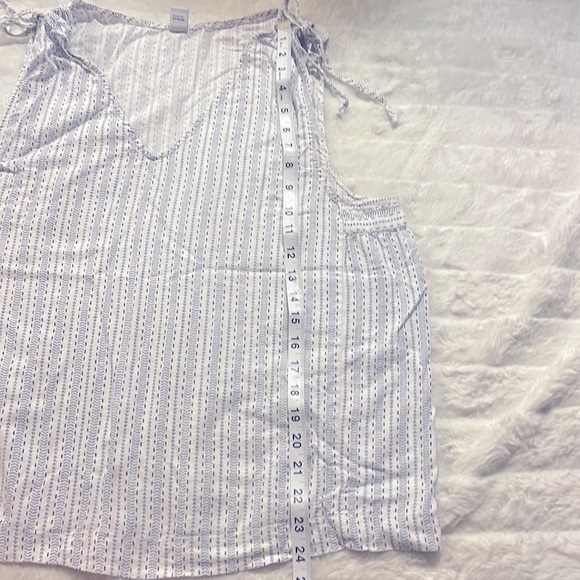 Old Navy sleeveless top size L - Picture 8 of 8
